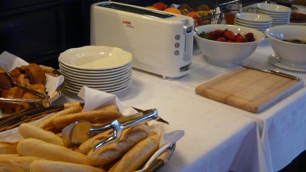Hostellerie D'Heloise Logis 클뤼니 외부 사진